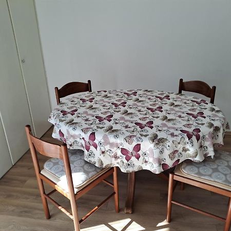 Yulia Apartman พูลา ภายนอก รูปภาพ