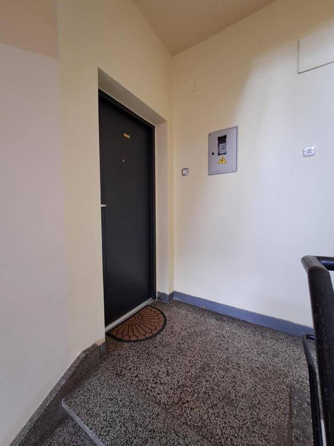 Yulia Apartman พูลา ภายนอก รูปภาพ