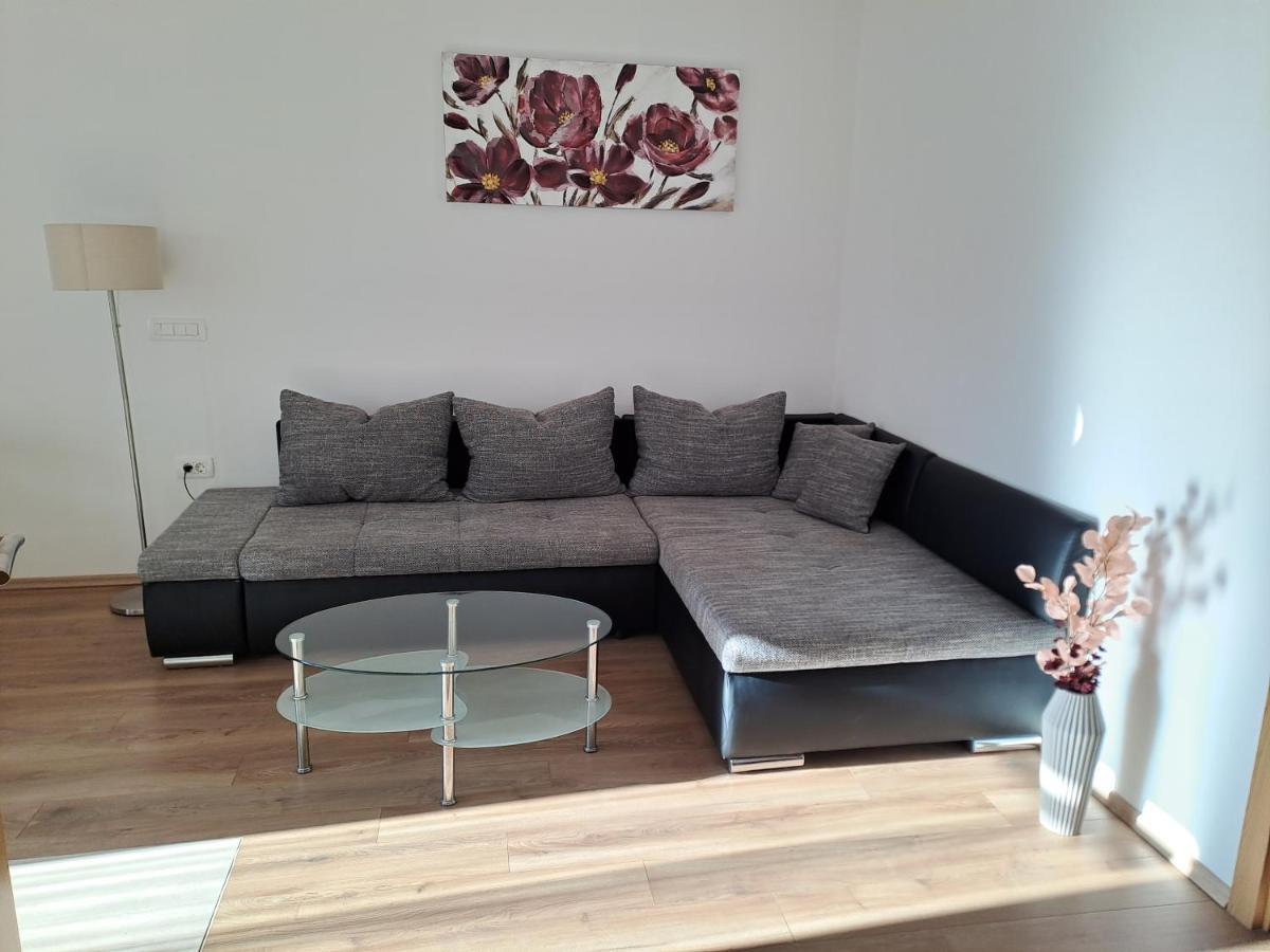 Yulia Apartman พูลา ภายนอก รูปภาพ