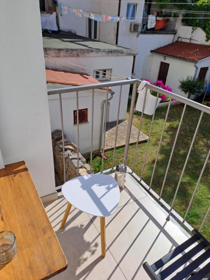 Yulia Apartman พูลา ภายนอก รูปภาพ