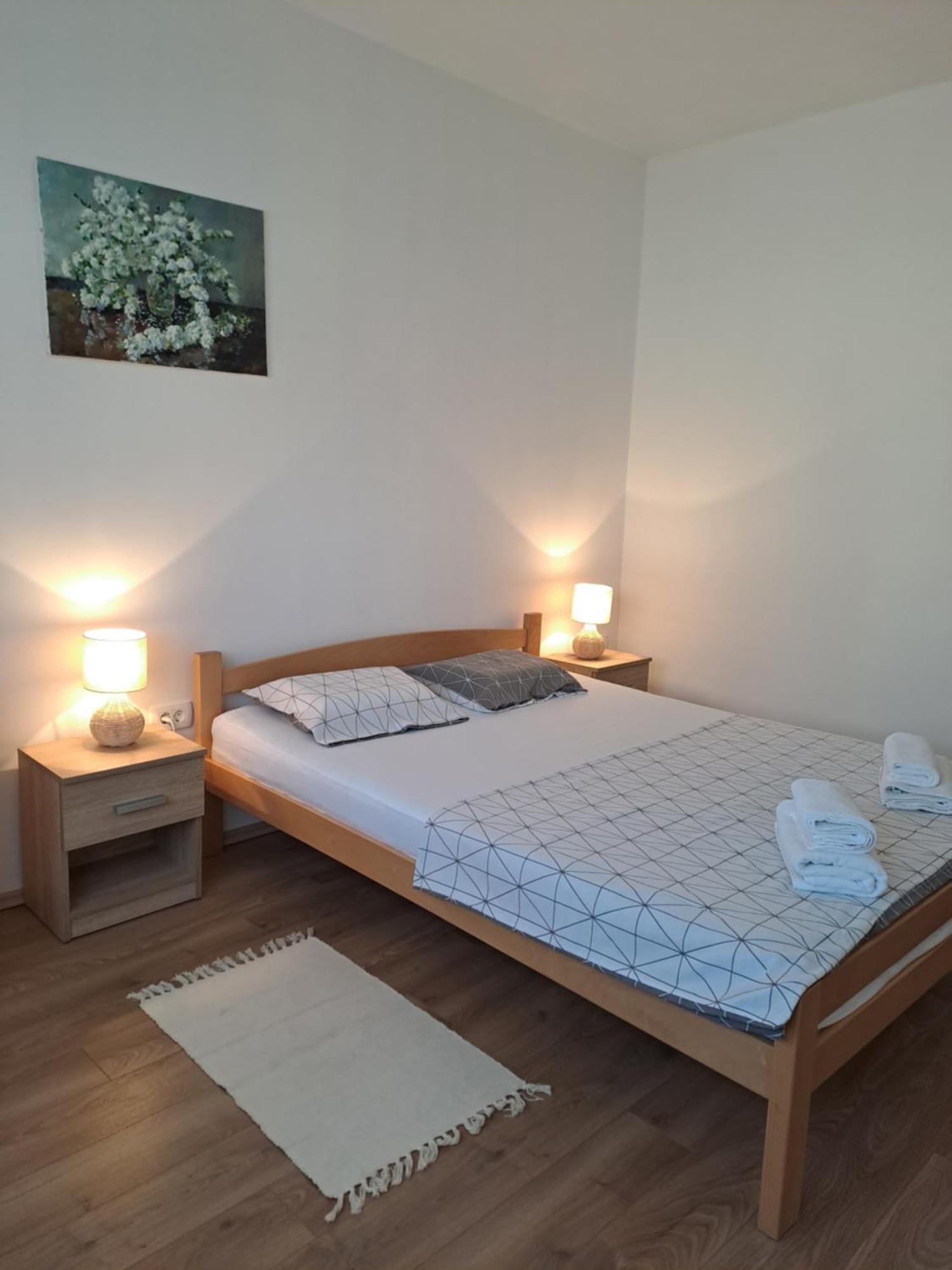 Yulia Apartman พูลา ภายนอก รูปภาพ