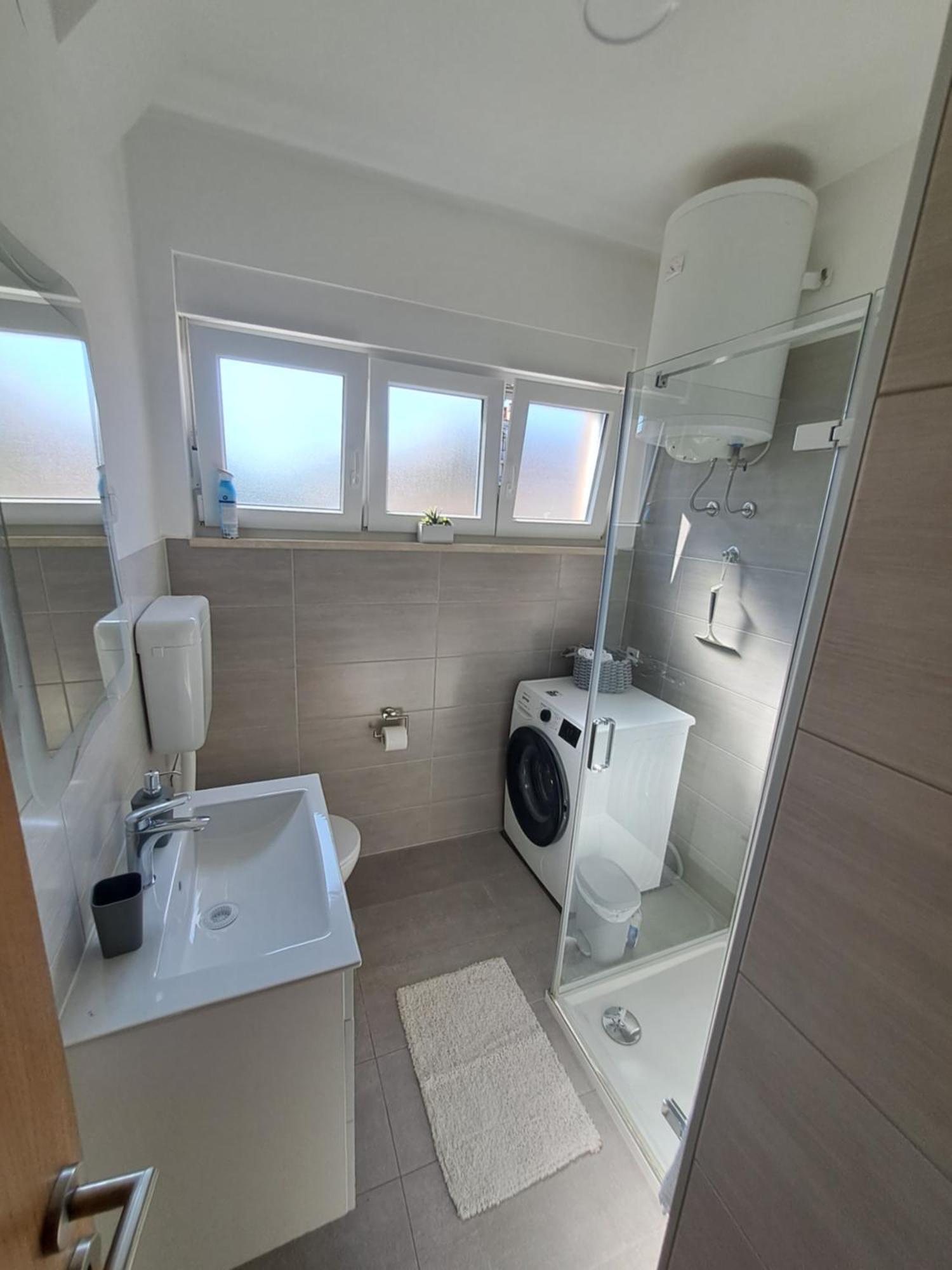 Yulia Apartman พูลา ภายนอก รูปภาพ